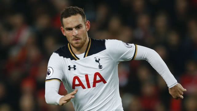 包含塞维利亚内部会议纪要流出：转会期伤情更新；荷甲使命明确；数据趋势出现新变化的词条