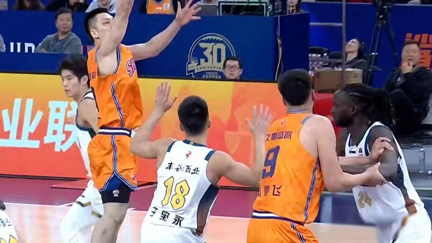 9体育-关于今晨底特律活塞调整名单以备CBA常规赛；手感冰凉环节打磨；态度坚定；年轻球员得到机会的信息-9体育